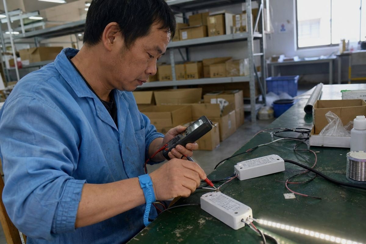 0-10V Signal Basics 0-10V DC control signal wiring showing voltage levels from 0V to 10V for LED driver dimming (ID#2)